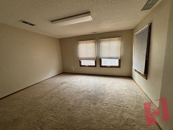 Spacious Walkout Basement for Rent - Conveniently Located in Edgemont NW!