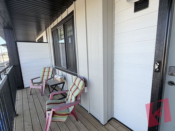 Air Conditioned Furnished Short Term Rental NW Calgary