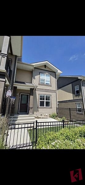Family-Friendly 3-Bedroom Townhouse in Evanston NW