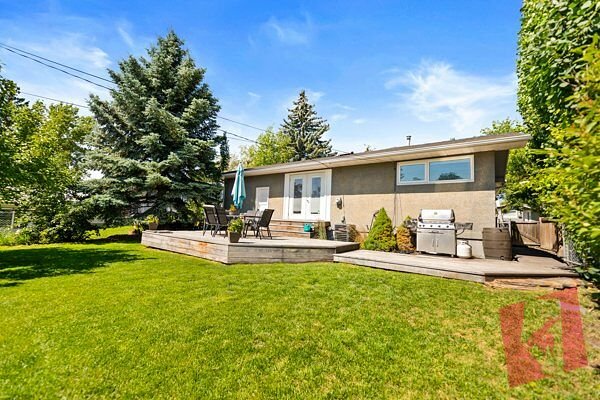 Beautiful well-kept private home! Great Location!