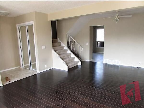 3 bedrooms + 1.5 baths, WALK to LRT station photo 3
