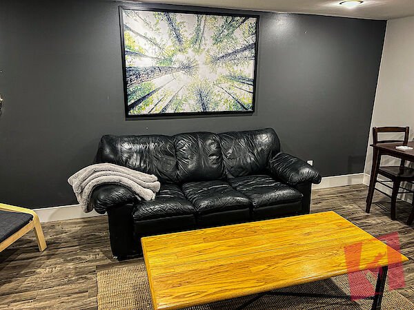 Cozy Elbow Park Basement Suite
