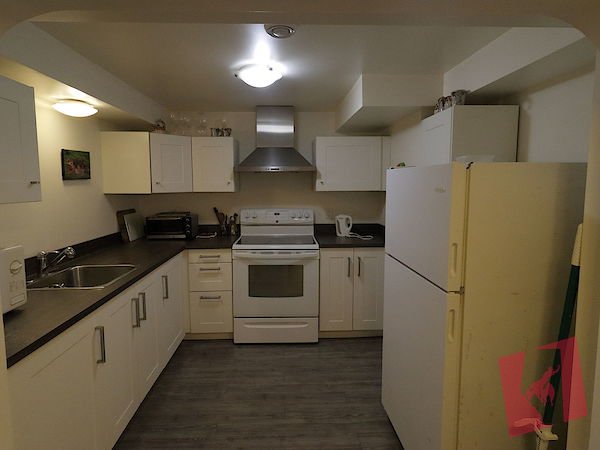 Large Bright Renovated Lower Suite Glenbrook (internet included) - LEGAL