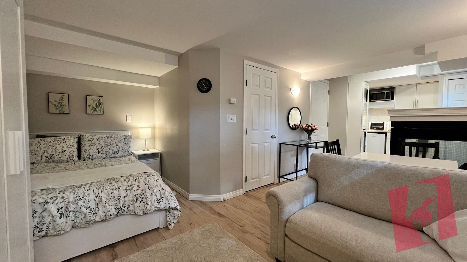 Cozy, Modern, Private and Separate, Fully Furnished Room For Rent - Female