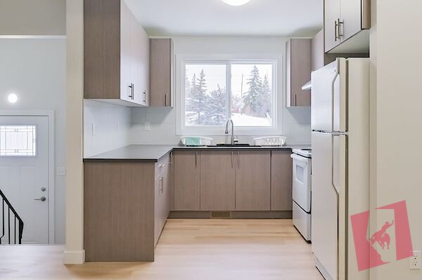 RENOVATED FURNISHED ROOM AND ALL UTILITIES INCLUDED FOR RENT photo 2