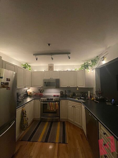 ✨Stylish Fully Furnished 2 Bed + 2 Bath in Inglewood |Steps to 9th Ave & Bow Riv photo 2