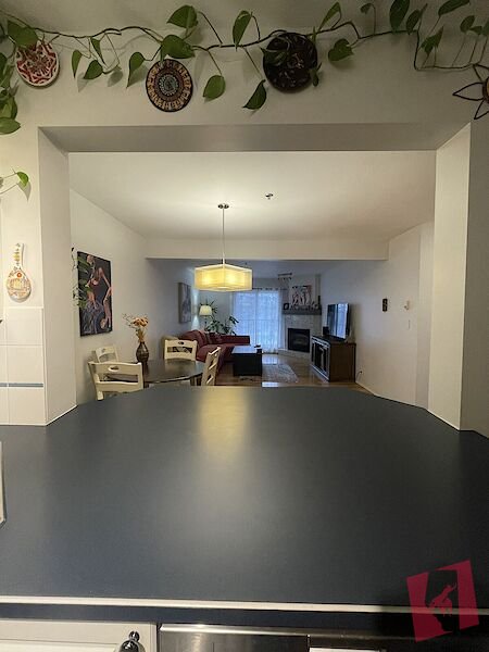 ✨Stylish Fully Furnished 2 Bed + 2 Bath in Inglewood |Steps to 9th Ave & Bow Riv photo 3