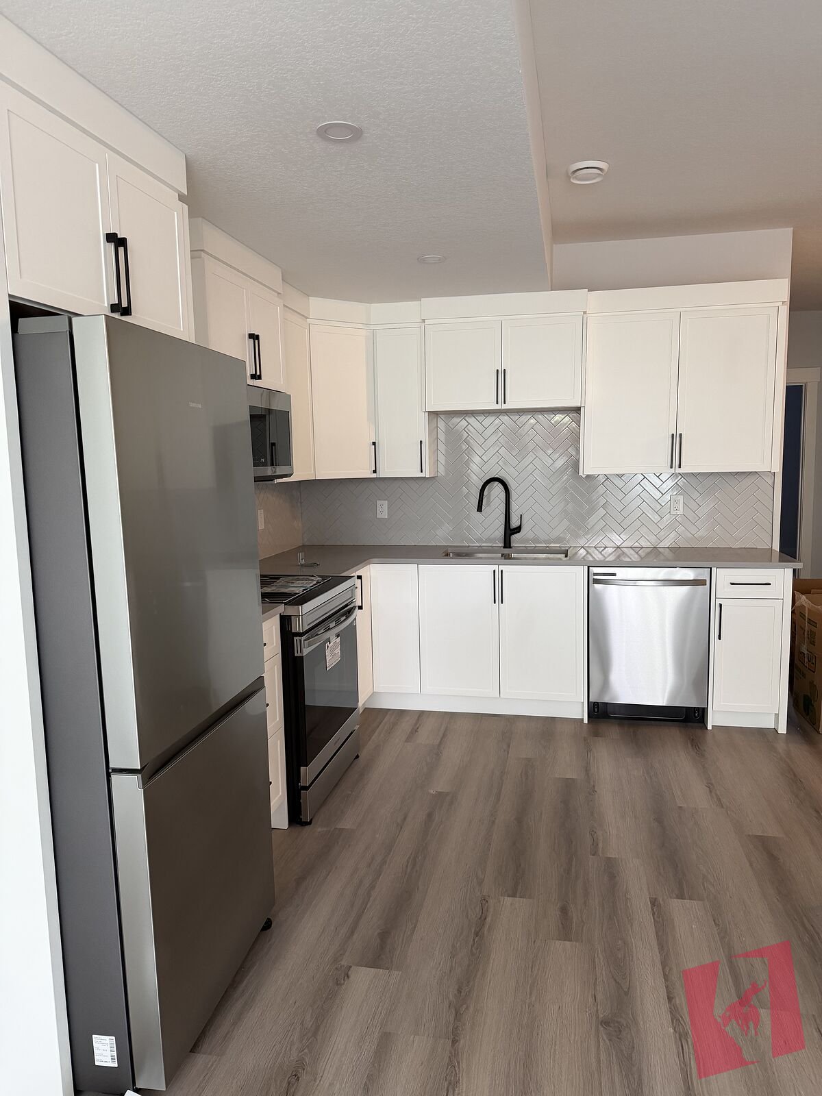 Brand New 2-Bedroom (plus den) Legal Basement Suite in Killarney/Glengarry photo 2