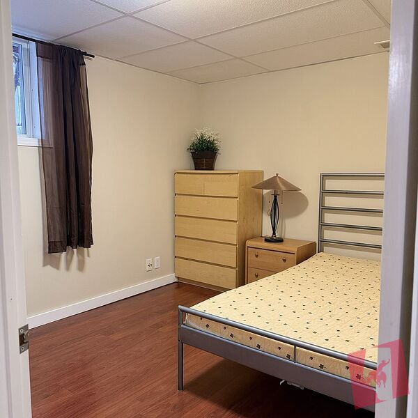 Shared 2 bedroom (female only) 1bdrm $800 (If nanny 2 person per room $450 each)