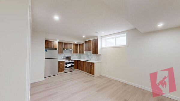 Lower A - 215 Corner Glen Garden NE photo 3