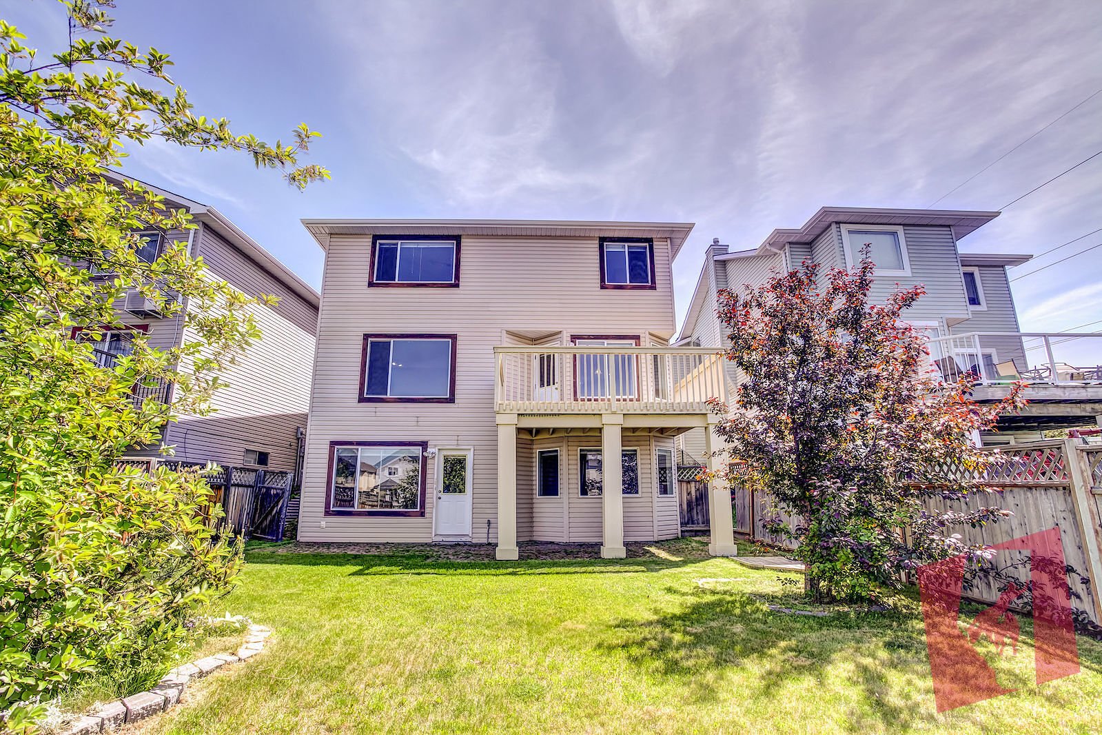 WALK-OUT BASEMENT, EXTREMELY SPACIOUS + WELL MAINTAINED LOWER UNIT - A MUST SEE!