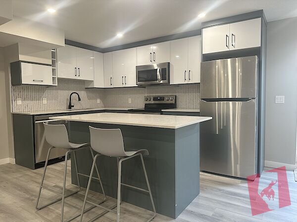 Stylish and Spacious One-Bedroom Suite in Mahogany - Prime Location