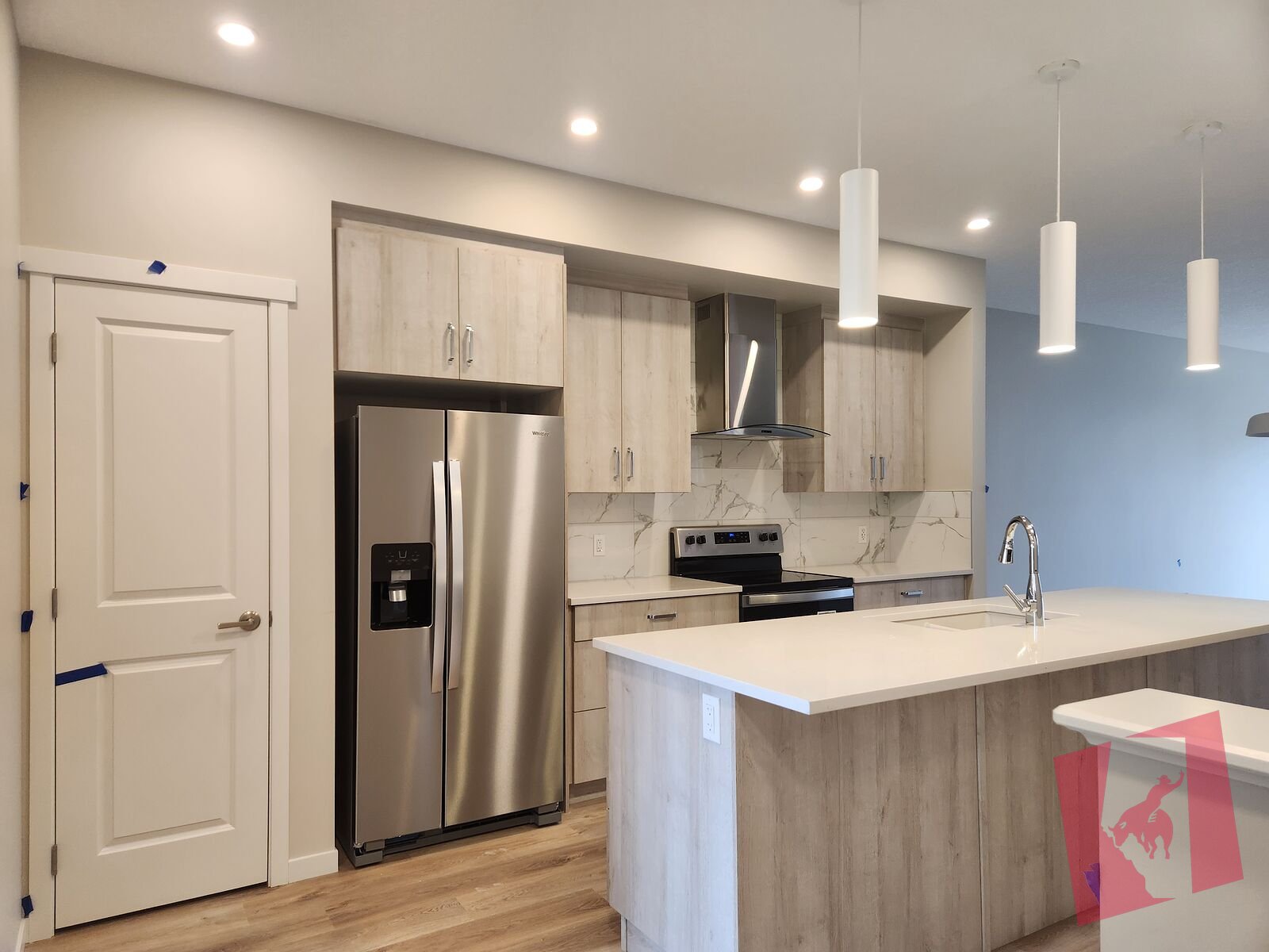 A brand new cozy 4 bedroom + den duplex in Mahogany (basement not included) photo 2