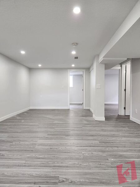 Cozy, Quiet 2 Bedroom Legal Suite - Basement