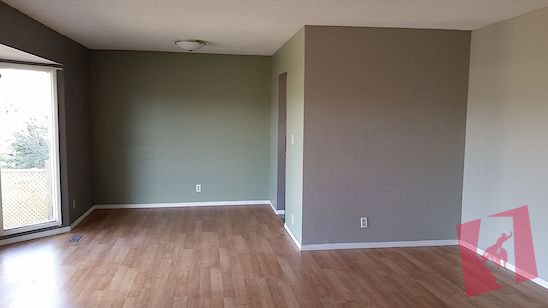 MARLBOROUGH PARK 1352 SQ.FT.BUNGALOW, SOUTH BACKYARD, CLOSE TO SCHOOL, FP ON FR. photo 3
