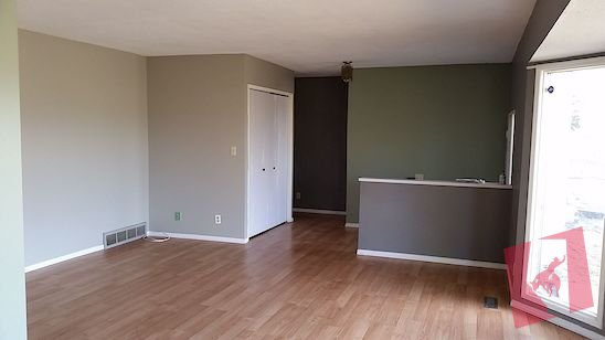 MARLBOROUGH PARK 1352 SQ.FT.BUNGALOW, SOUTH BACKYARD, CLOSE TO SCHOOL, FP ON FR. photo 4