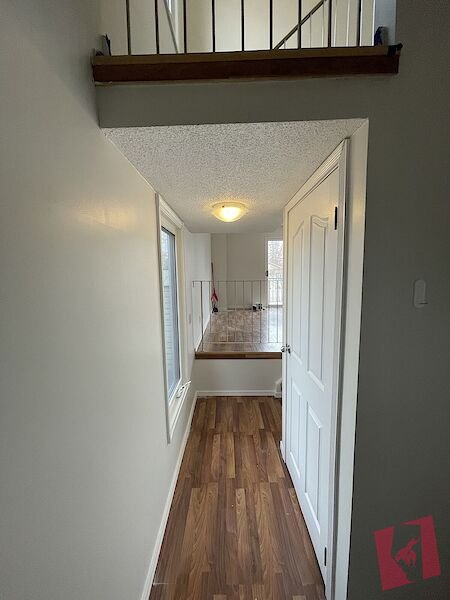 3 Bedroom, 1.5 Bath, Single Family House in Mackenzie Lake Area