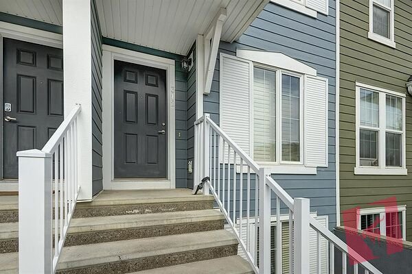 Modern Townhouse in Mckenzie Towne photo 2