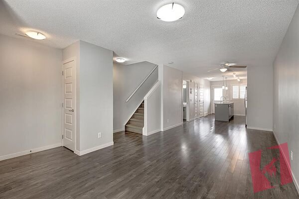Modern Townhouse in Mckenzie Towne photo 3
