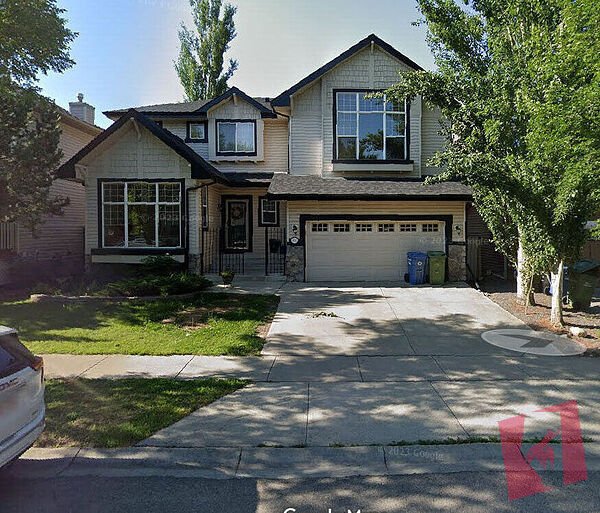 3800 ft Lux House near McKenzie Highlands School (Grades: 4-9).