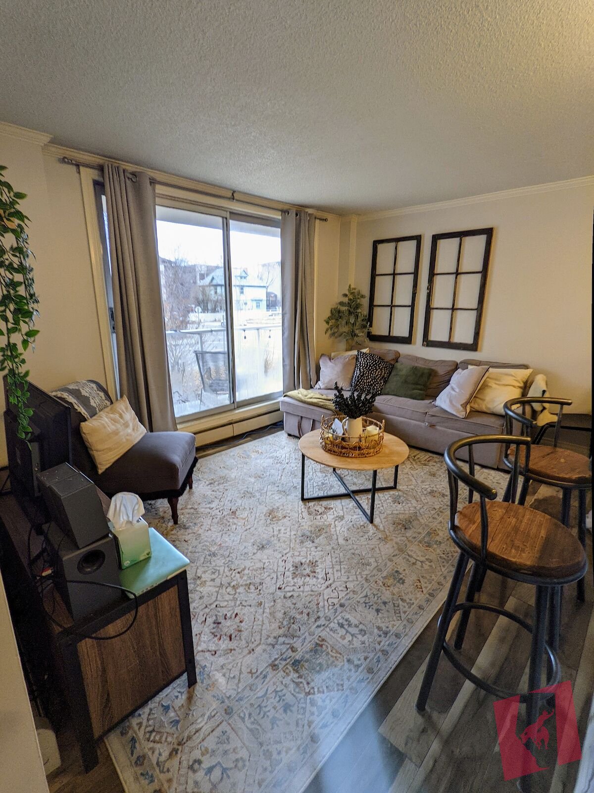 One bedroom condo in the heart of Mission photo 2