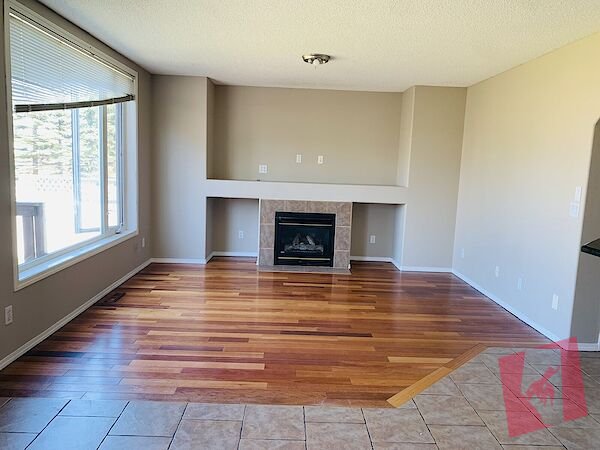 Family Home 4 Bed 4 Bath Double Attached Garage photo 3