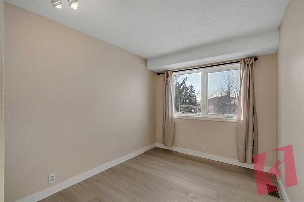 Private Room for Rent in a Beautifully Renovated Ranchlands Townhouse photo 3