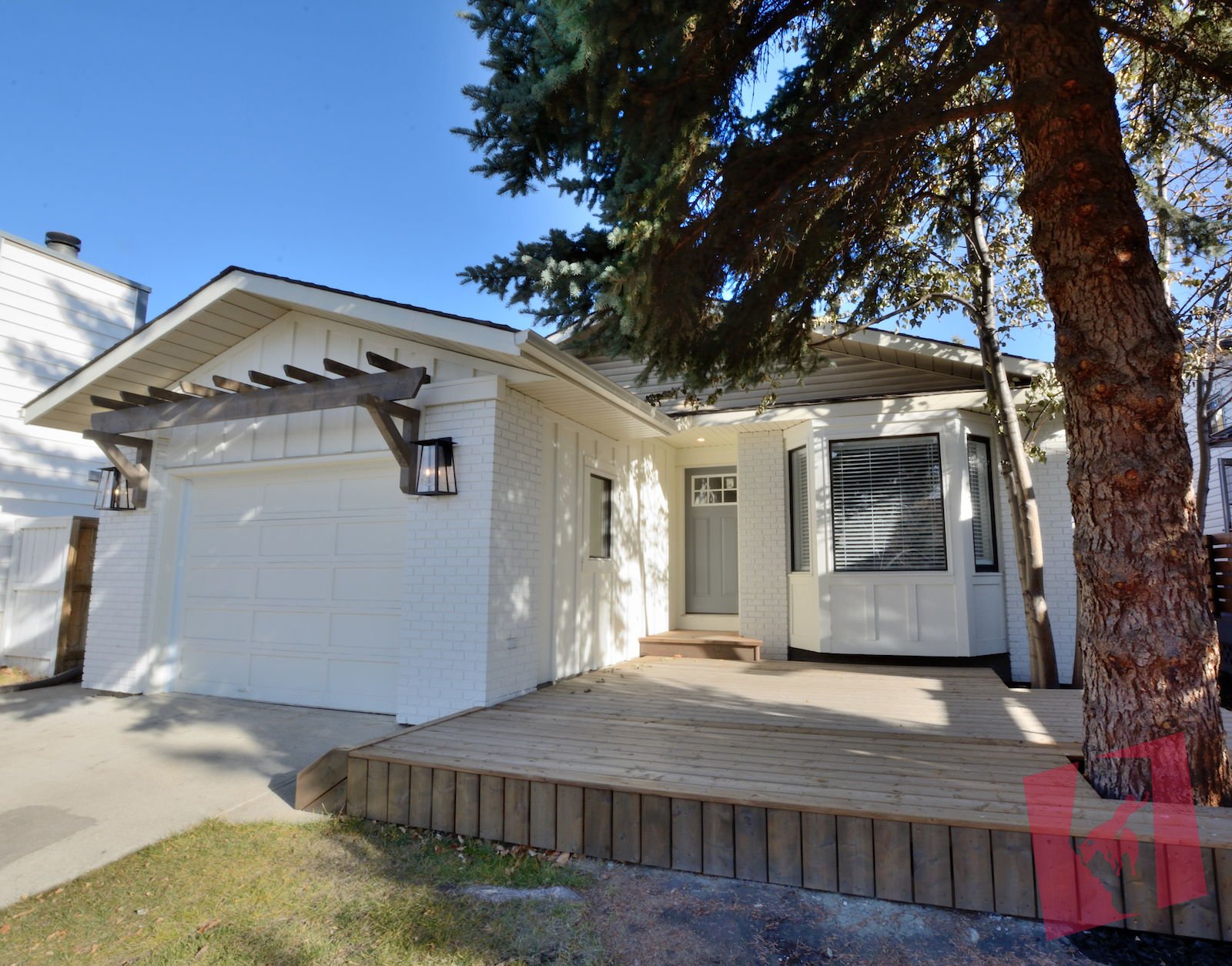 BEAUTIFUL 3BR MAIN FLOOR SUITE
