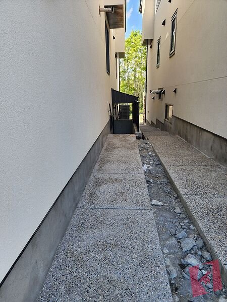 Cozy 2 Bedroom Basement in Estate Home