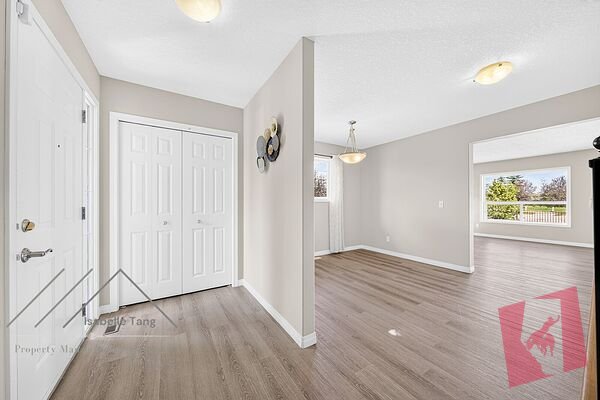 Beautifully Updated 4-Bedroom Family Home on a Huge Corner Lot — Rocky Ridge NW photo 2