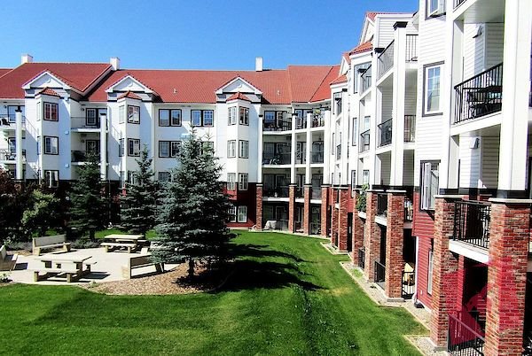 Great access one-bedroom apartment. photo 2