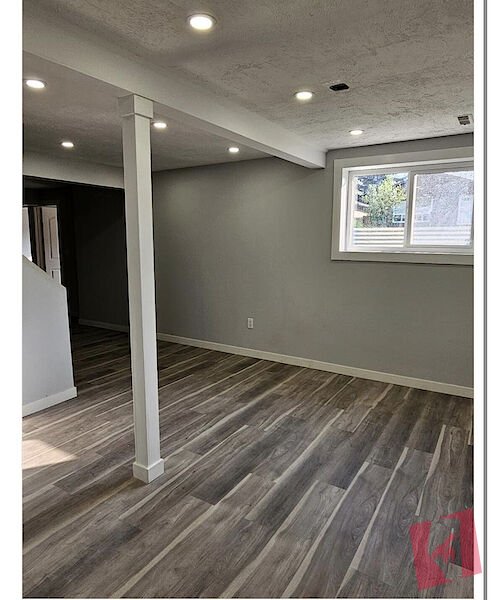 Bright Two Bedroom Basement photo 3