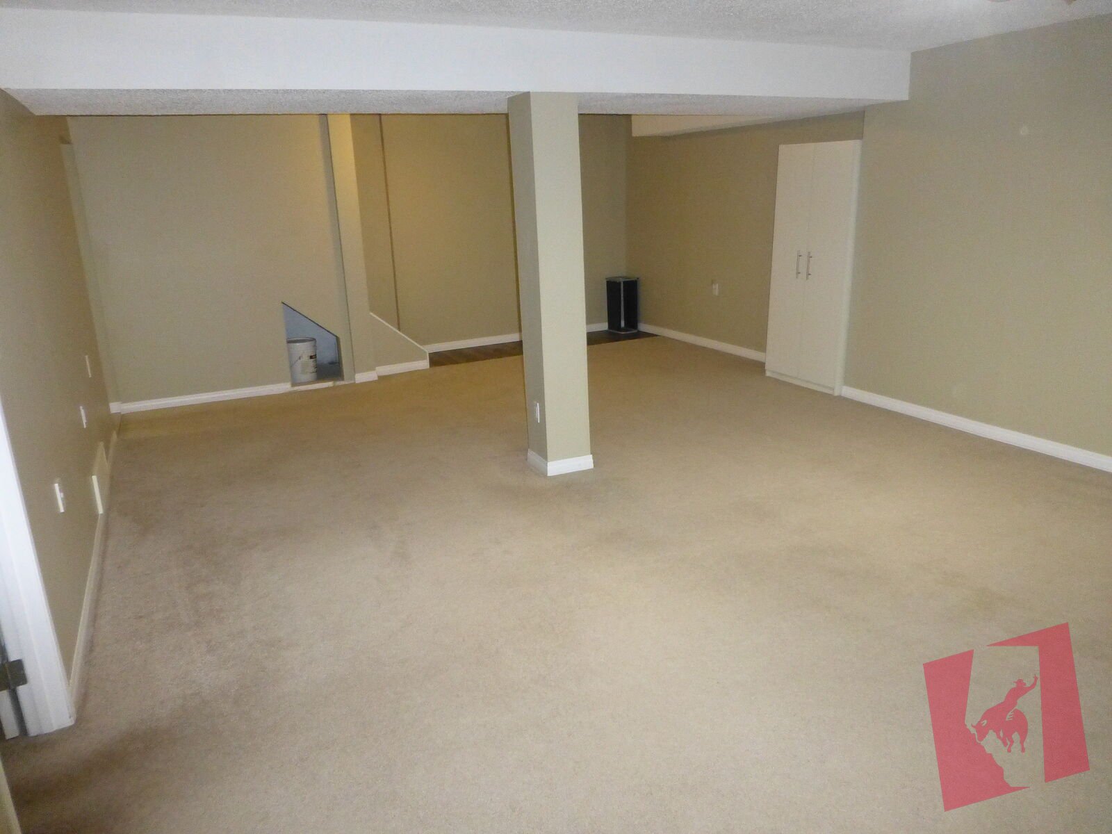 Spacious 1 bedroom basement suite near C-Train, Shopping, PLC hospital, photo 2
