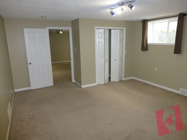 Spacious 1 bedroom basement suite near C-Train, Shopping, PLC hospital, photo 3