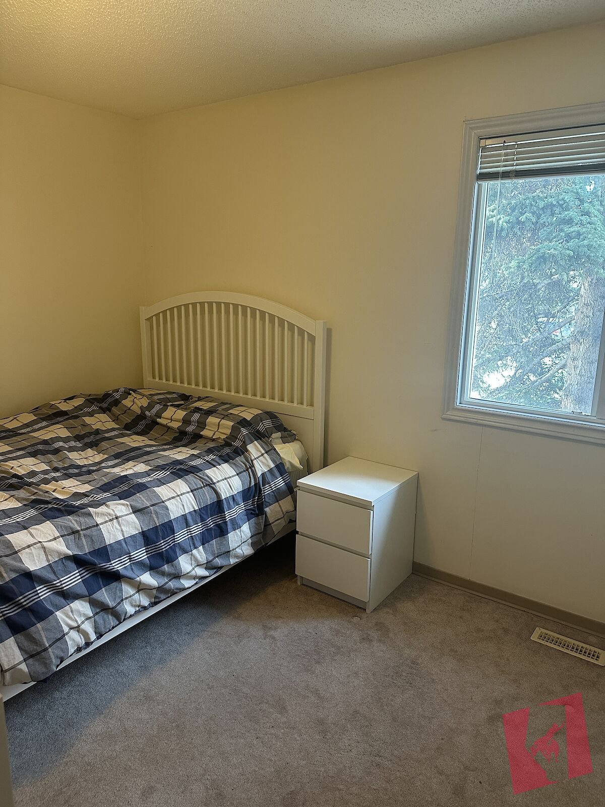 Female roommate wanted close to Mount Royal University.