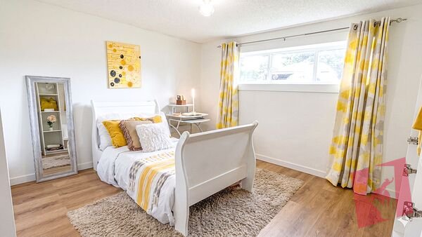 Rooms for Rent beside Shawnessy Train Station, Utilities INCLUDED photo 3