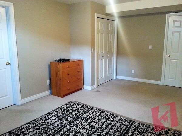signal hill area basement for rent / female only photo 2