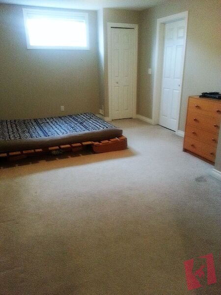 signal hill area basement for rent / female only photo 3