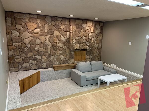 Bright 1 BR Bsmt suite with separate entrance & in-suite laundry