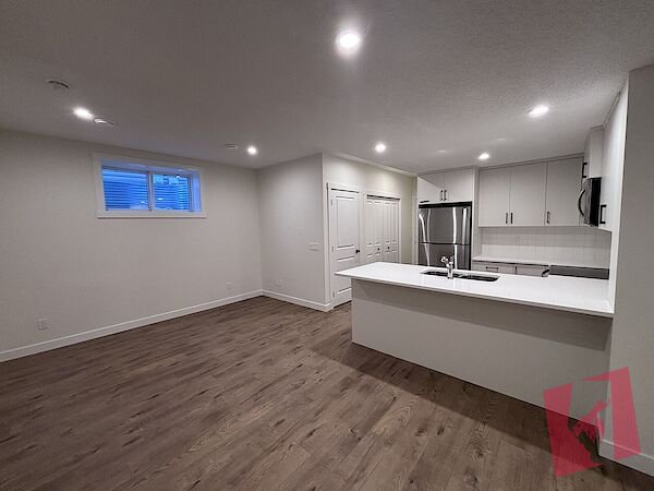 LEGAL 1 BEDROOM BASEMENT SUITE | PRIVATE ENTRANCE | IN-SUITE LAUNDRY | SILVERADO photo 2