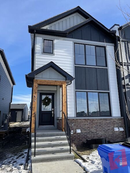 3 bed 2.5 bath Showhome with Double garage