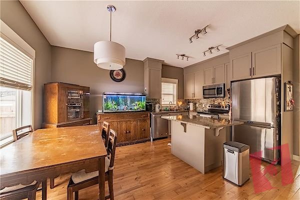 Beautiful Two Bedroom Duplex with Double Garage photo 2