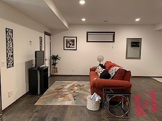 Cozy 1 Bedroom Basement photo 2