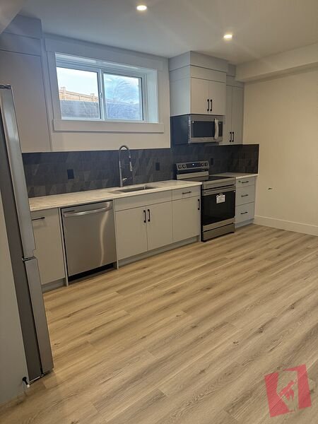 Bright Legal 1 Bedroom Basement in Brand New Build