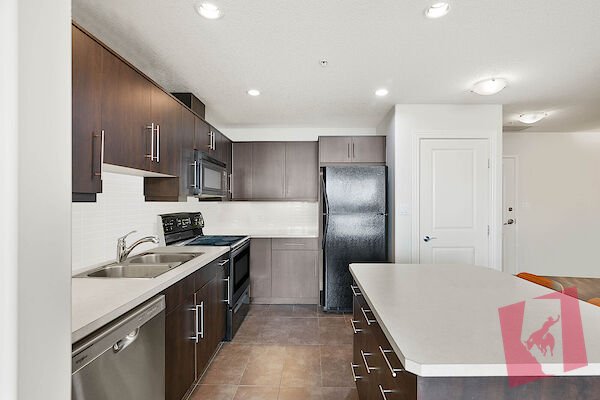 1 Bed +Den, 1 Bath Apartment close to downtown & C-Train available right away photo 3