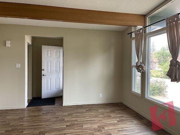 Furnished Duplex Rental Calgary – Walking Distance to UofC & Foothills Hospital photo 2