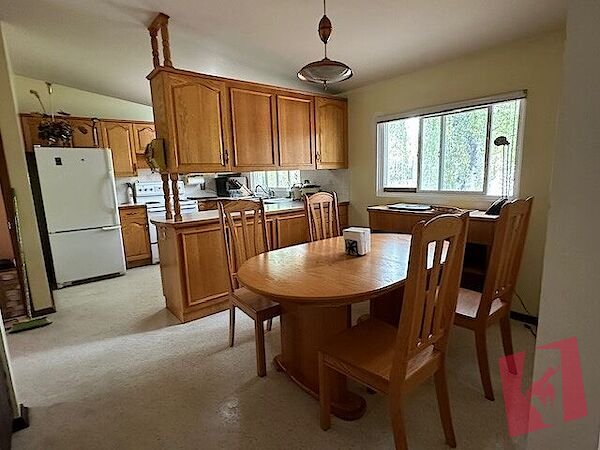 Furnished Main Floor Next To UofC Research Park & Brentwood LRT Station photo 2