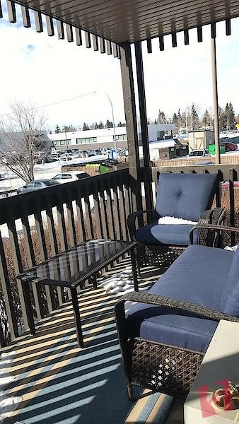 Cozy 2 bedroom Condo near Market Mall photo 2