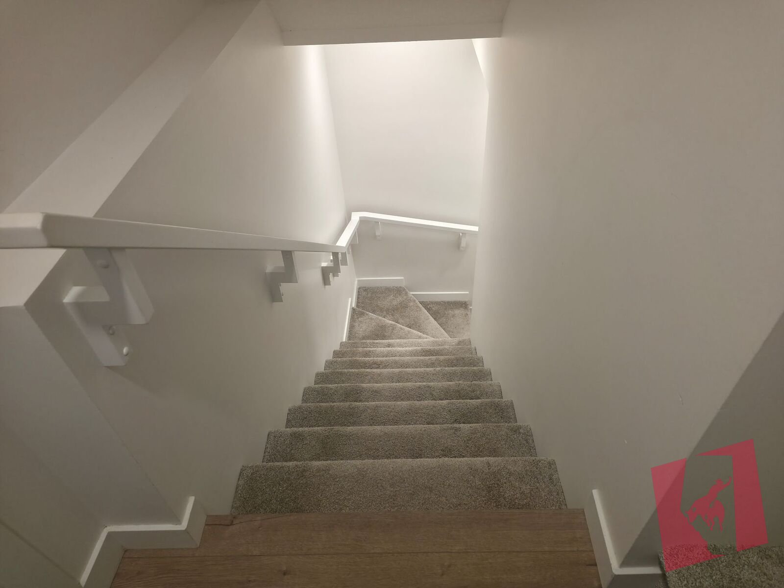 Bright & Spacious 1-Bed Basement Suite w/ Private Entrance & Free Internet