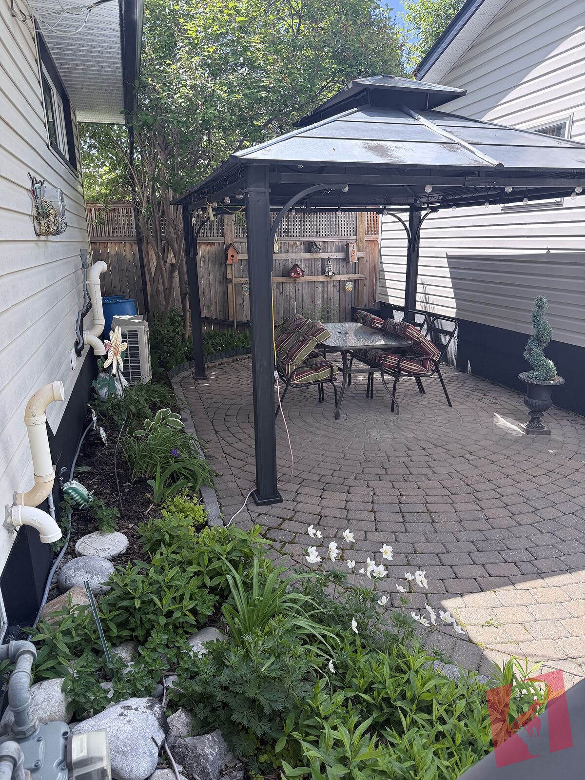 Well-Maintained Family Home - West of Downtown